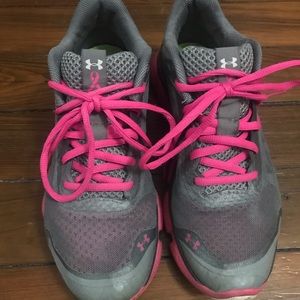 Ladies Size 9 Under Armour Shoes